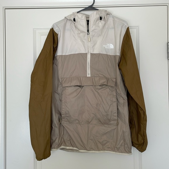 The North Face Other - THE NORTH FACE FANORAK TWILL BEIGE
men’s quarter zip windbreaker with hood